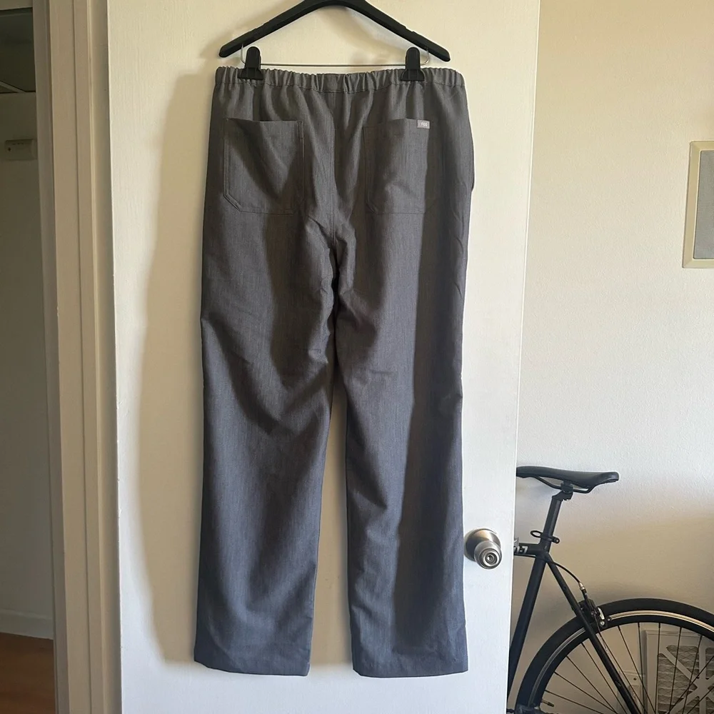 FIGS Men’s Gray Graphite Pisco Basic Scrub Pants size Large EUC